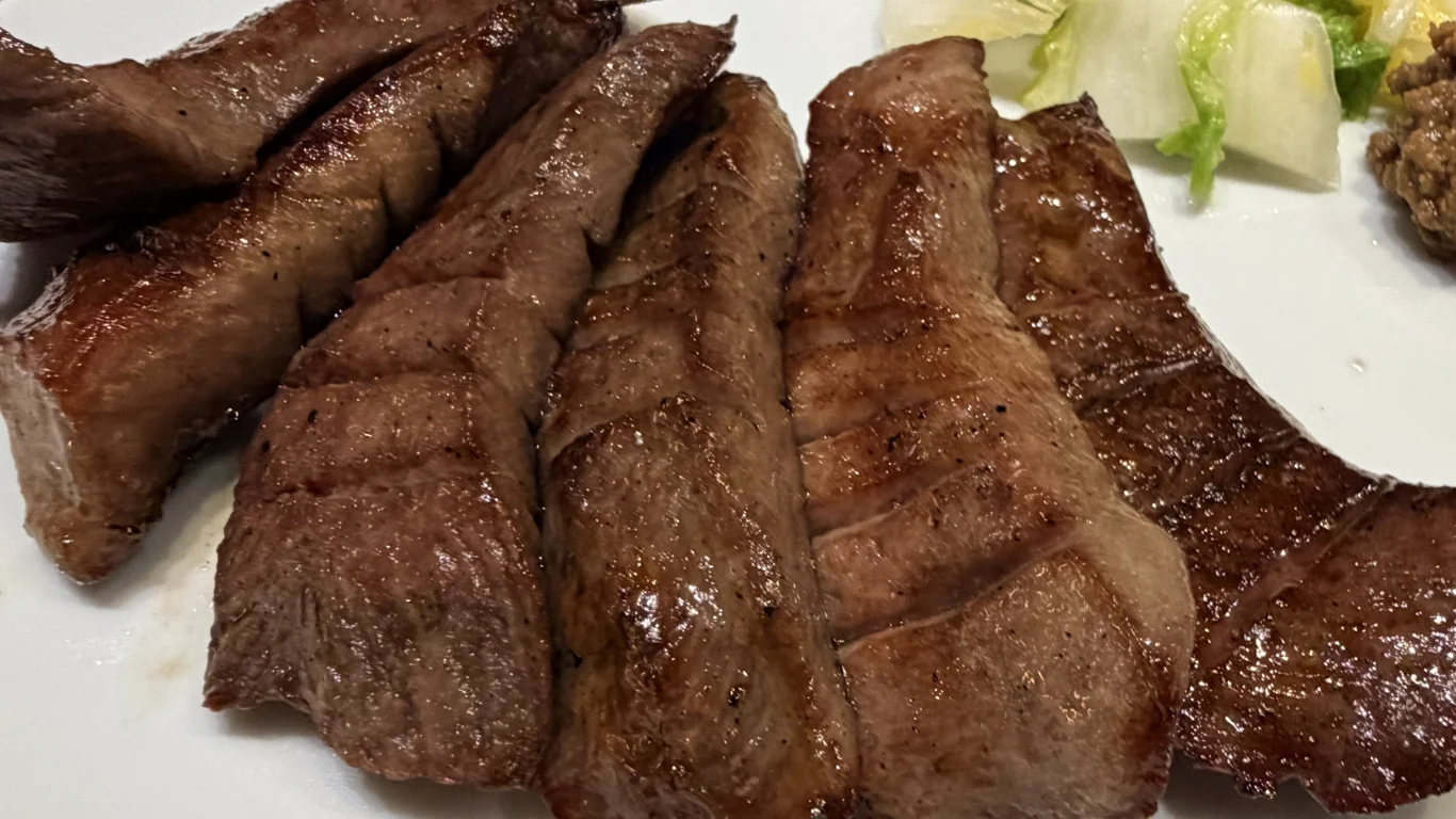 閣の牛たんたたき