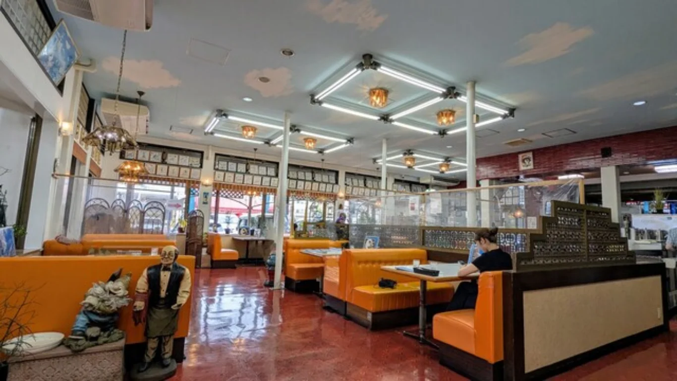 おぐらの店内